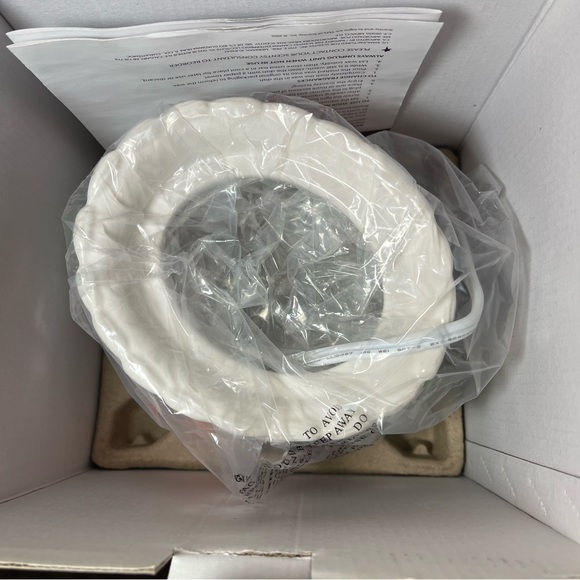 NIB It's a Party Premium Scentsy Warmer - Picture 7 of 11